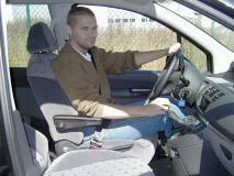 Armlehne MLC310 in Peugeot 307 befestigt