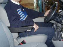 Armlehne ML385 in Opel Vivaro -03 befestigt