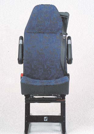 M1 Sitz mit verstellbarer Rückenlehne und 3 Punkt Gurt mit integrierter Kopfstütze